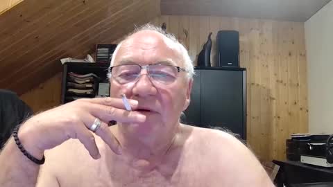 Snapshot of asusandy chatting on 04-30-26, 11:09 asusandy online show from 04-30-26, 11:09