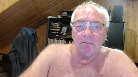 Snapshot of asusandy chatting on 07-08-26, 11:20 asusandy online show from 07-08-26, 11:20
