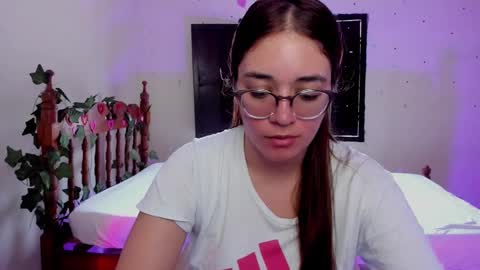 Snapshot of atenas__05 chatting on 12-22-24, 07:21 atenas online show from 12-22-24, 07:21