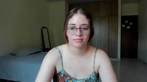 Snapshot of atenas__05 chatting on 01-23-25, 07:18 atenas online show from 01-23-25, 07:18