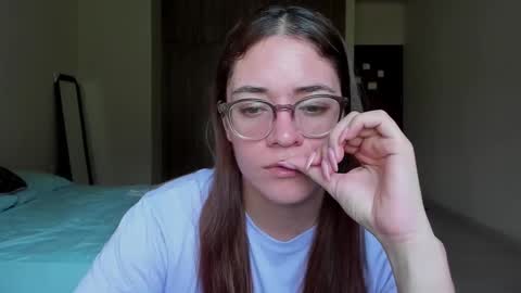 Snapshot of atenas__05 chatting on 02-03-25, 07:00 atenas online show from 02-03-25, 07:00