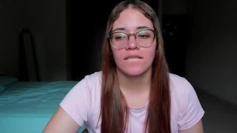 Snapshot of atenas__05 chatting on 02-04-25, 07:00 atenas online show from 02-04-25, 07:00