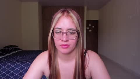 Snapshot of atenas__05 chatting on 02-15-25, 07:06 atenas online show from 02-15-25, 07:06