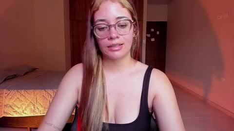 Snapshot of atenas__05 chatting on 02-18-25, 06:58 atenas online show from 02-18-25, 06:58