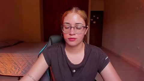 Snapshot of atenas__05 chatting on 02-22-25, 06:30 atenas online show from 02-22-25, 06:30