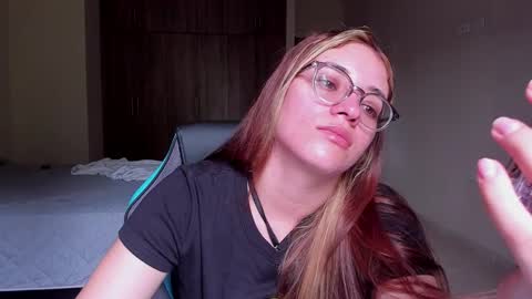 Snapshot of atenas__05 chatting on 02-24-25, 07:09 atenas online show from 02-24-25, 07:09