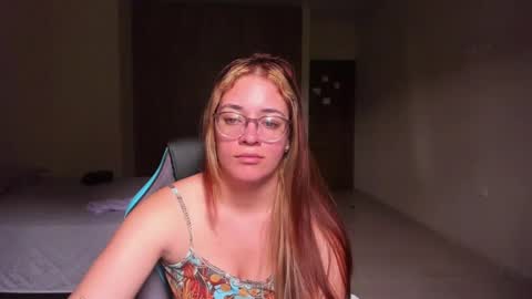 Snapshot of atenas__05 chatting on 02-25-25, 07:14 atenas online show from 02-25-25, 07:14