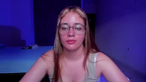 Snapshot of atenas__05 chatting on 02-26-25, 10:31 atenas online show from 02-26-25, 10:31