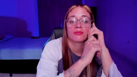 Snapshot of atenas__05 chatting on 02-27-25, 07:04 atenas online show from 02-27-25, 07:04