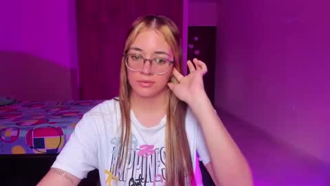 Snapshot of atenas__05 chatting on 03-05-25, 06:34 atenas online show from 03-05-25, 06:34