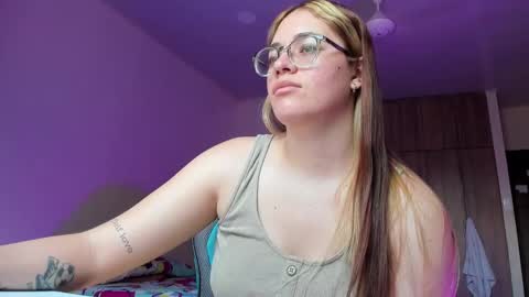 Snapshot of atenas__05 chatting on 03-06-25, 07:10 atenas online show from 03-06-25, 07:10