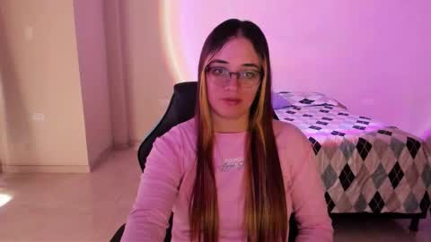 Snapshot of atenas__05 chatting on 09-08-25, 06:29 atenas online show from 09-08-25, 06:29