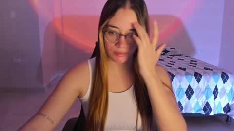 Snapshot of atenas__05 chatting on 09-20-25, 09:43 atenas online show from 09-20-25, 09:43