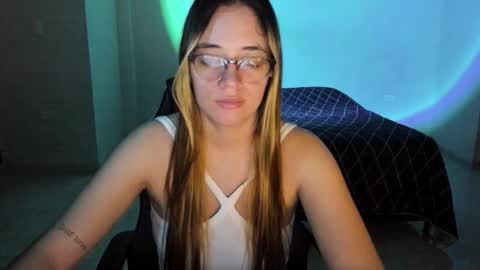 Snapshot of atenas__05 chatting on 10-05-25, 09:29 atenas online show from 10-05-25, 09:29