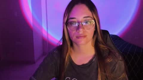 Snapshot of atenas__05 chatting on 10-15-25, 09:20 atenas online show from 10-15-25, 09:20