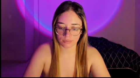 Snapshot of atenas__05 chatting on 10-18-25, 09:32 atenas online show from 10-18-25, 09:32