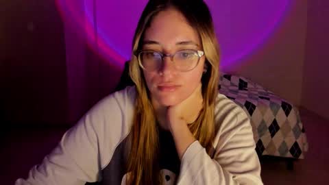 Snapshot of atenas__05 chatting on 11-07-25, 09:42 atenas online show from 11-07-25, 09:42