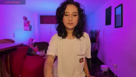 Atenea online show from 10-18-25, 04:59