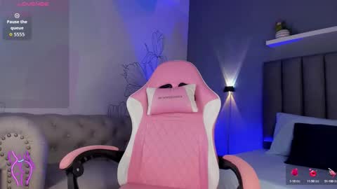 Atenea online show from 10-14-25, 02:18