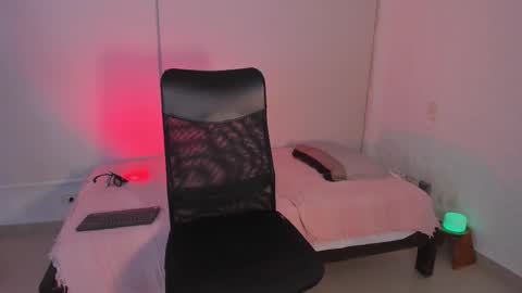 Snapshot of atenea_storm chatting on 09-11-25, 05:07 Atenea online show from 09-11-25, 05:07