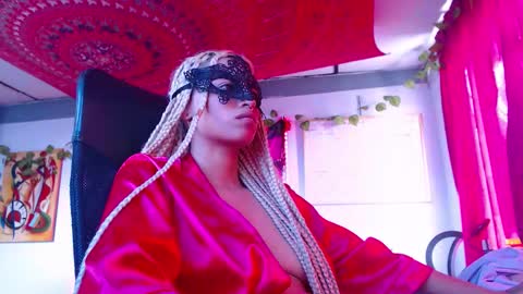 Snapshot of ateneasairce chatting on 10-16-25, 02:51 Atenea online show from 10-16-25, 02:51