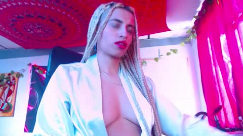 Snapshot of ateneasairce chatting on 10-24-25, 02:02 Atenea online show from 10-24-25, 02:02