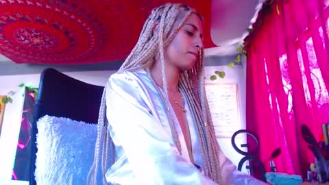 Snapshot of ateneasairce chatting on 10-28-25, 01:14 Atenea online show from 10-28-25, 01:14