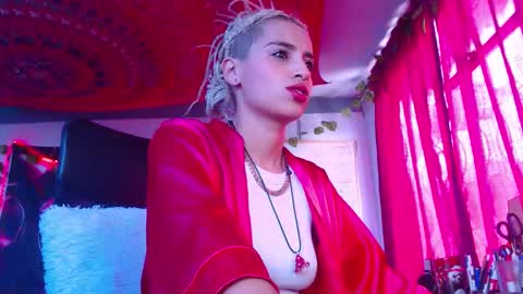 Snapshot of ateneasairce chatting on 11-17-25, 01:28 Atenea online show from 11-17-25, 01:28