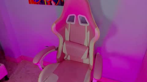 Snapshot of athenea__fox chatting on 10-05-25, 11:30 athenea__fox online show from 10-05-25, 11:30