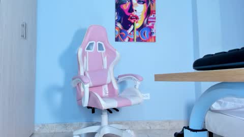 Snapshot of athenea__fox chatting on 11-08-25, 11:43 athenea__fox online show from 11-08-25, 11:43