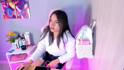 Snapshot of athenea__fox chatting on 11-17-25, 12:00 athenea__fox online show from 11-17-25, 12:00