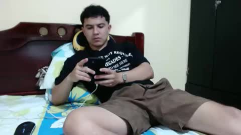 Snapshot of athleticboy2026 chatting on 05-11-26, 11:35 Robin online show from 05-11-26, 11:35