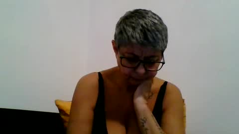 Snapshot of atikaarea chatting on 12-21-24, 04:03 atikaarea online show from 12-21-24, 04:03