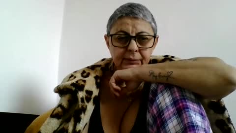 Snapshot of atikaarea chatting on 02-11-25, 12:05 atikaarea online show from 02-11-25, 12:05