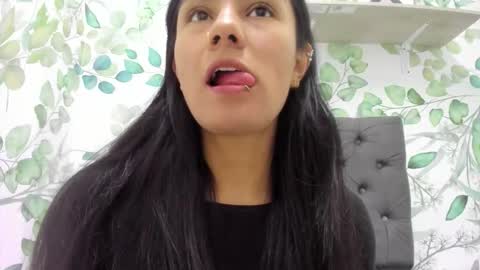 Snapshot of atilana_diaz chatting on 09-19-25, 04:07 Atilana Diaz online show from 09-19-25, 04:07