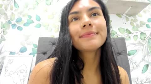 Snapshot of atilana_diaz chatting on 10-21-25, 04:19 Atilana Diaz online show from 10-21-25, 04:19