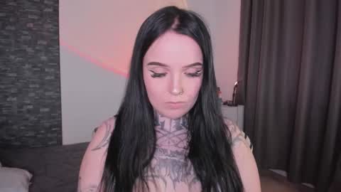 online every day between 10am-23pm online show from 10-03-25, 12:57