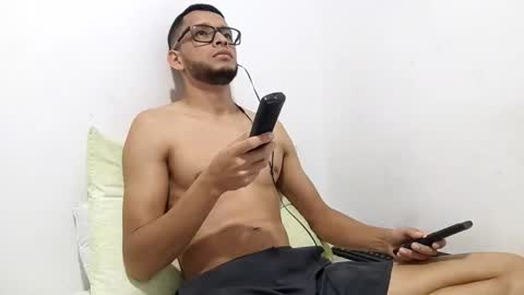 Snapshot of atorres21 chatting on 10-05-25, 02:54 Torres online show from 10-05-25, 02:54