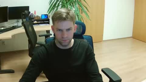 Snapshot of attom88 chatting on 01-04-25, 04:32 SomeFun online show from 01-04-25, 04:32