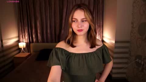 Snapshot of audiedelorbe chatting on 10-20-25, 06:25 Jolyn online show from 10-20-25, 06:25