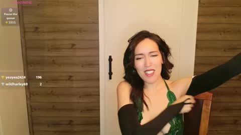 Snapshot of audradeer chatting on 10-30-25, 01:01 audradeer online show from 10-30-25, 01:01