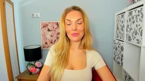 Snapshot of aullorasensual chatting on 12-02-24, 07:14 AulloraSensual online show from 12-02-24, 07:14