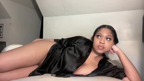 Snapshot of aunyxxx chatting on 10-28-25, 05:44 aunyxxx online show from 10-28-25, 05:44