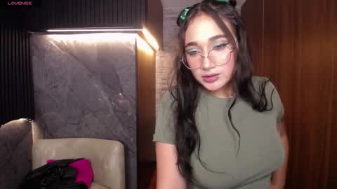 Snapshot of aura_cute_ chatting on 03-17-26, 12:37 aura_cute_ online show from 03-17-26, 12:37