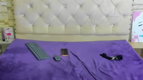 Snapshot of aura_love69 chatting on 02-05-25, 08:21 Monii Yi online show from 02-05-25, 08:21