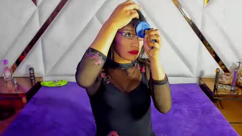 Snapshot of aura_love69 chatting on 03-02-25, 01:58 Monii Yi online show from 03-02-25, 01:58