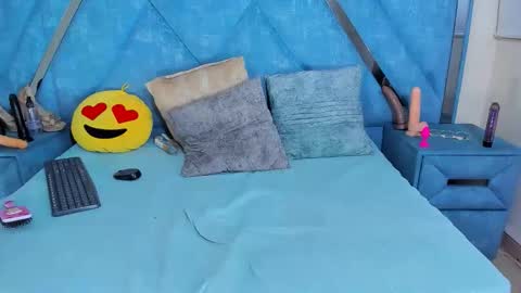 Snapshot of aura_love69 chatting on 03-01-26, 06:04 Monii Yi online show from 03-01-26, 06:04