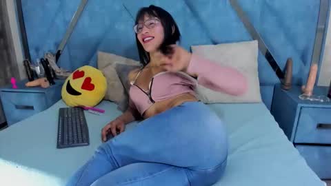 Snapshot of aura_love69 chatting on 03-03-26, 04:40 Monii Yi online show from 03-03-26, 04:40