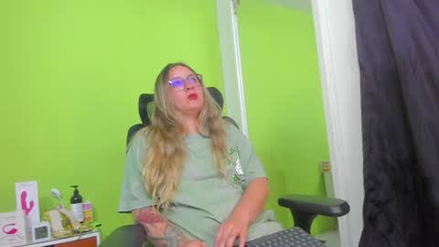 Aura Divina  online show from 07-05-26, 04:19