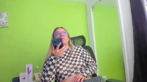 Aura Divina  online show from 07-05-26, 04:25